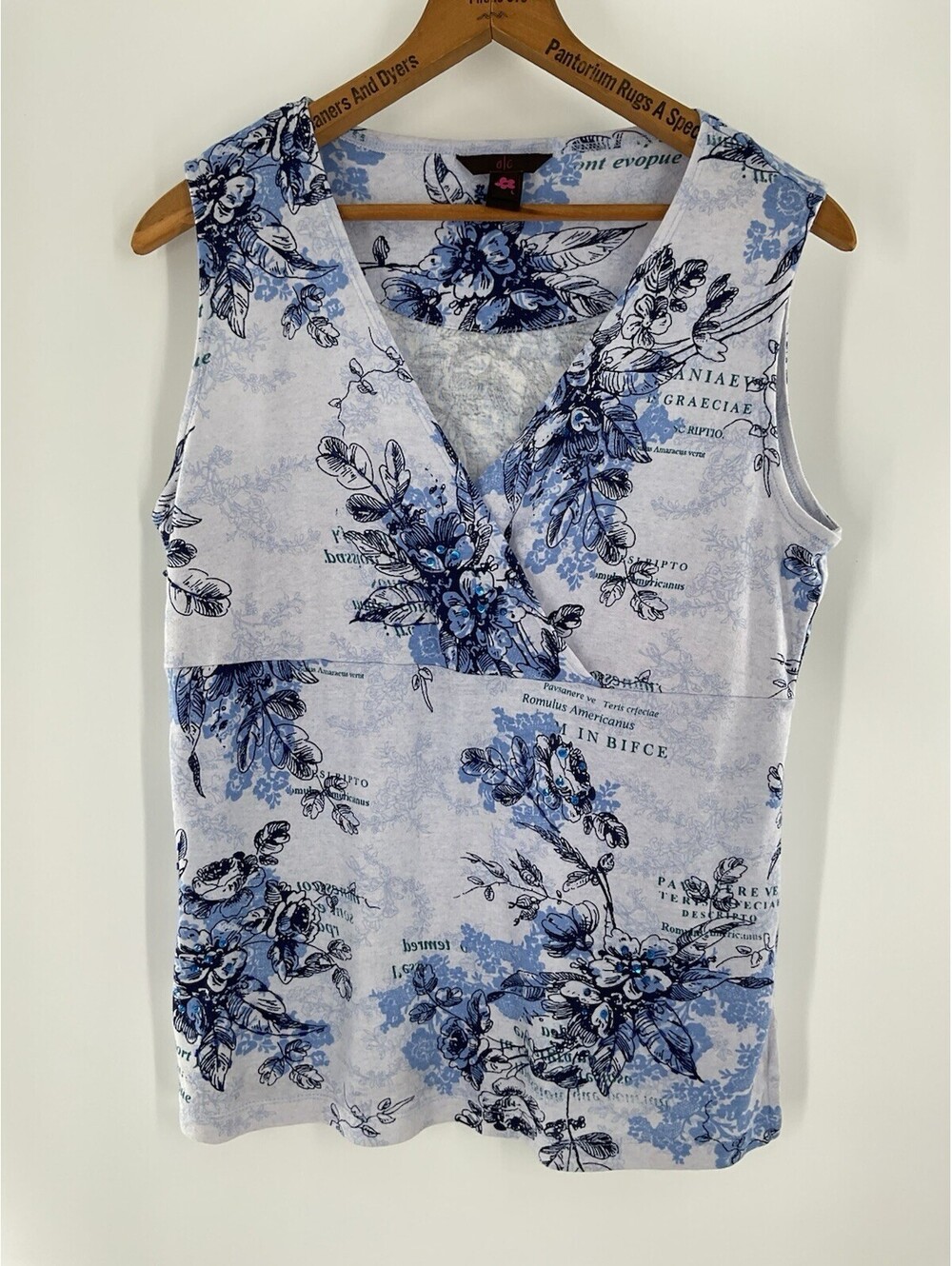A C Women’s Floral Tank Top Size Large V-Neck 118